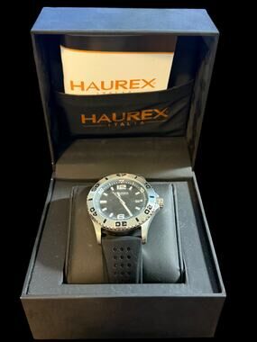 Haurex Italia Men's Black Dial Diver Style Quartz Watch with Rubber Strap